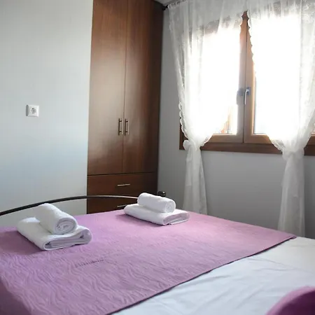 Goddesses 2 In Nies Apartament Sourpi